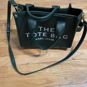 Green square crossbody